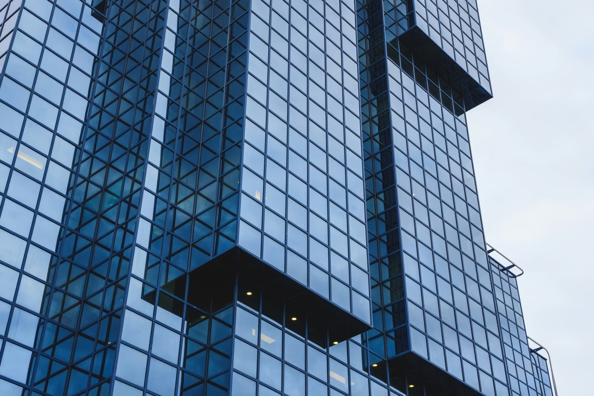 Professionelle Glasreinigung — Joos Gebäudereinigung Berlin