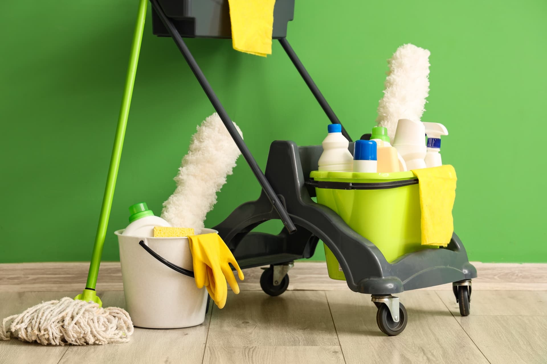 Professionelle Reinigungsausrüstung für Gebäudereinigung