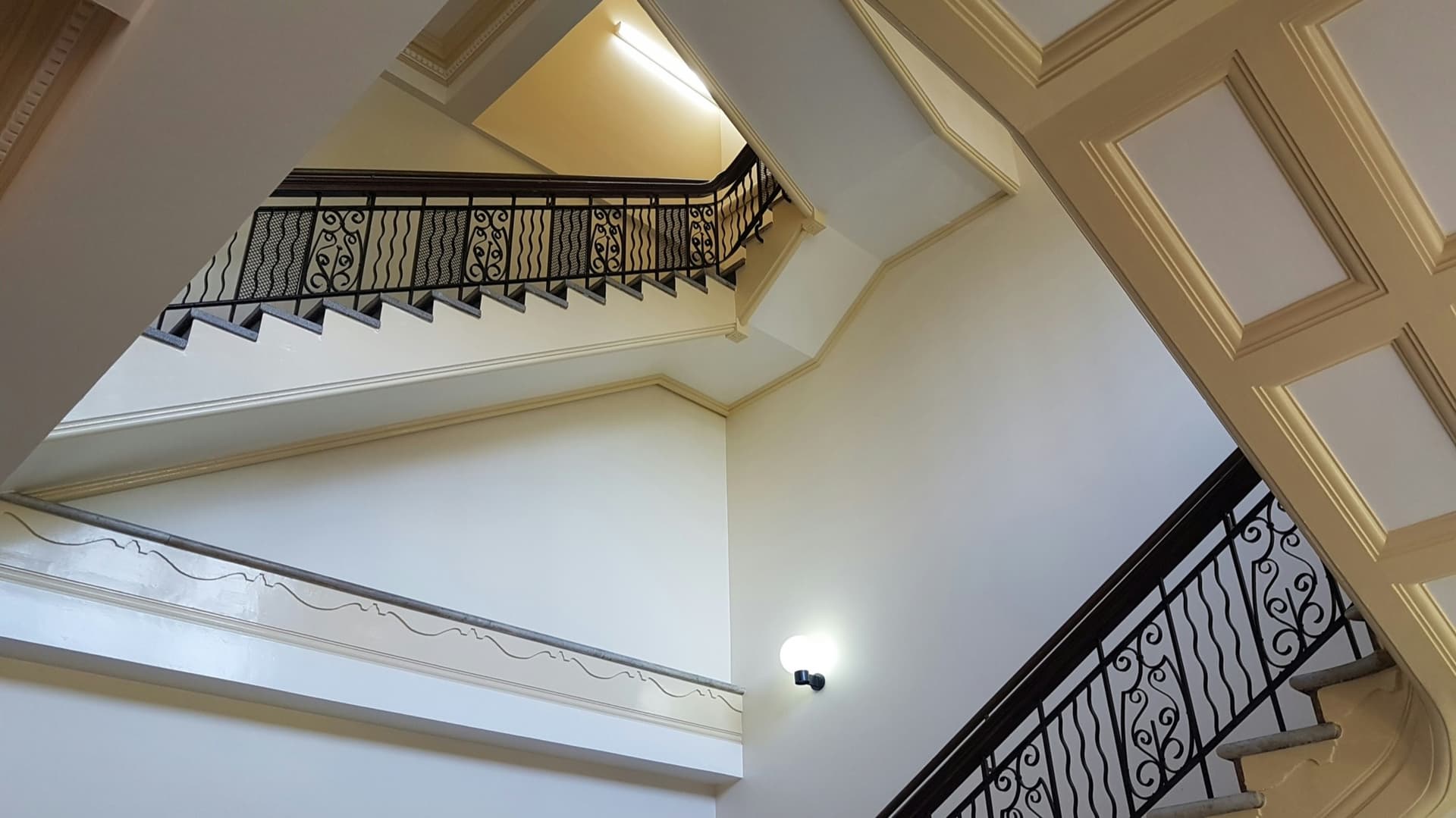 Treppenhausreinigung — Joos Gebäudereinigung Berlin